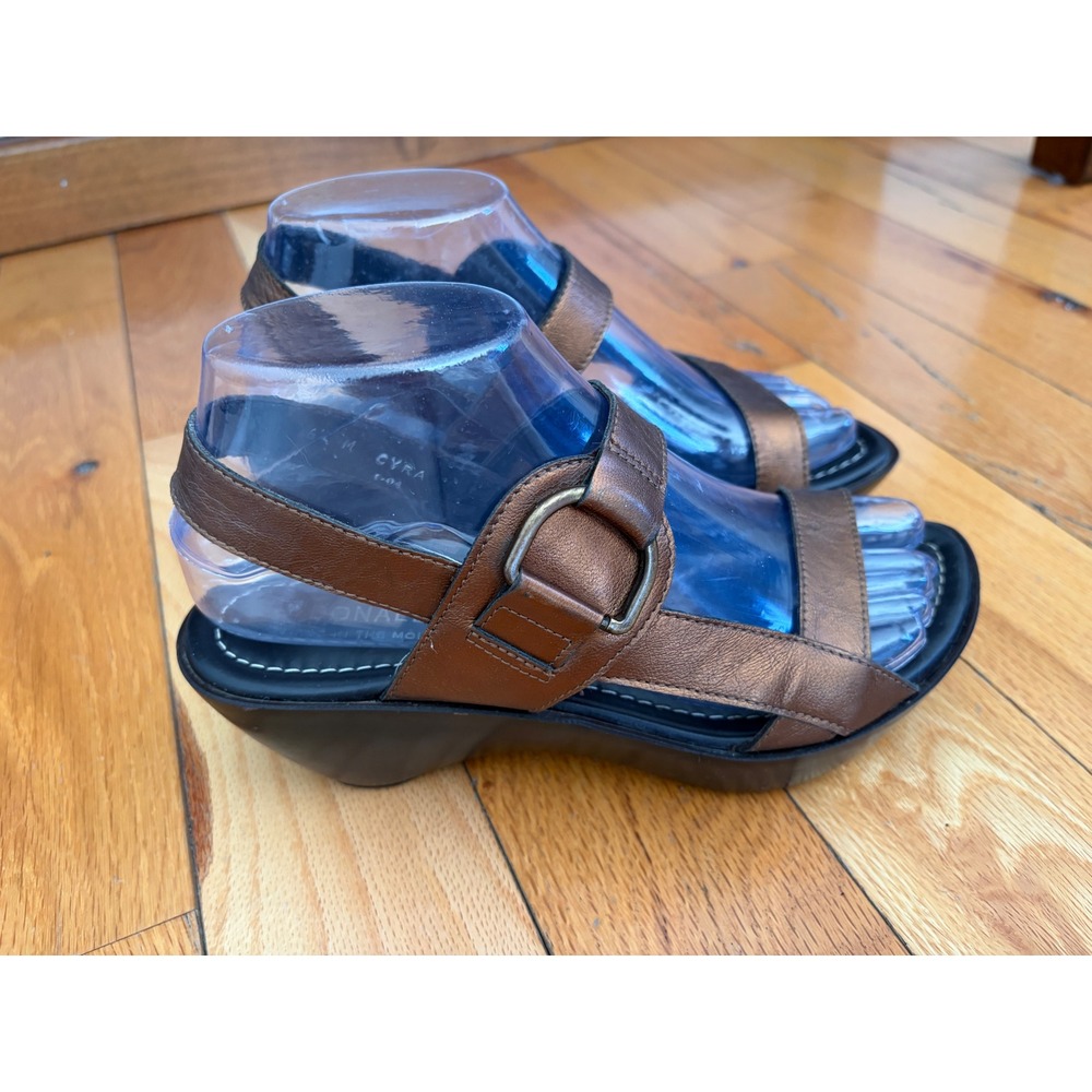 Donald J Pliner Cyra Bronze Sandals Size 6.5